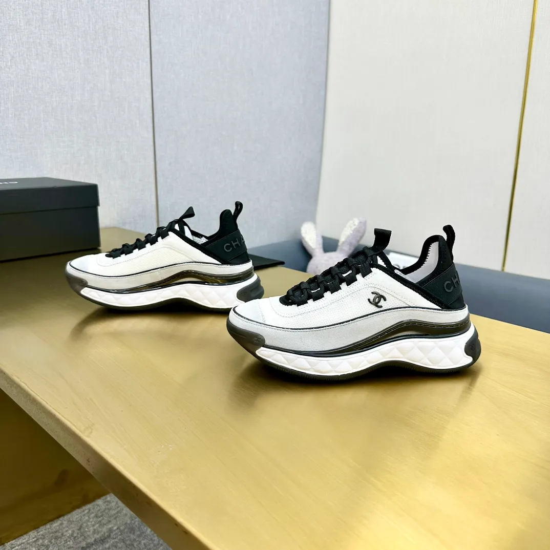 👟👟Ex-factory price 480👟👟 Top version Chanel Chanel - 2023 counter top casual sports shoes This classic design; the upper is electro-embroidered with a variety of techniques; the outsole is fashionable and sporty; it is unusual to incorporate a variety of color matching elements... The diversified mix and match is very beautiful and versatile, and can be used for leisure, fashion, sports and outdoor... ꫛꫀꪝ Go➫ Material: ❶The upper is made of: original imported mercerized velvet + double-layer breathable mesh ❷The inner lining is made of: the original imported breathable mesh ❸The outsole is based on: original T👟👟factory price U combination outsole counter boutique packaging full set women 35-41 men 38-46 ᅟᅠᅟᅠᅟᅠ
